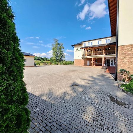 Agrohotel Tri Brezy Hrustin Exterior photo