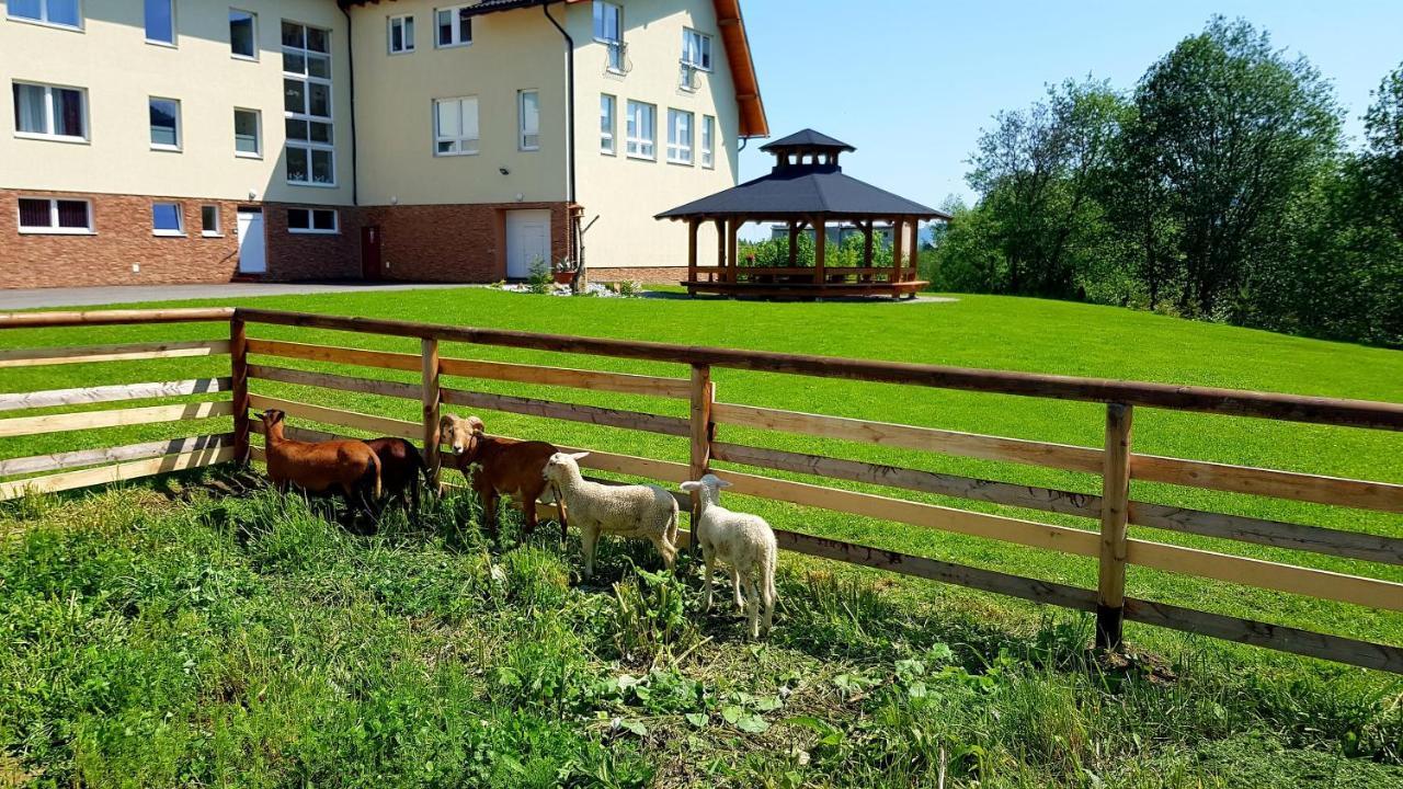 Agrohotel Tri Brezy Hrustin Exterior photo