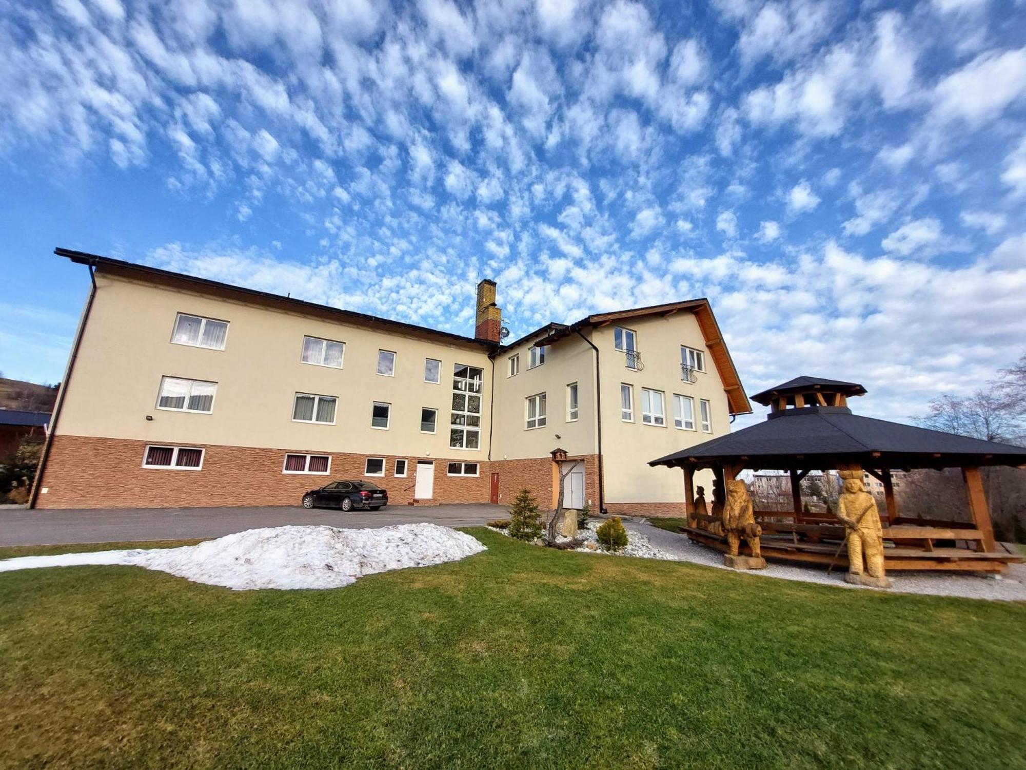 Agrohotel Tri Brezy Hrustin Exterior photo