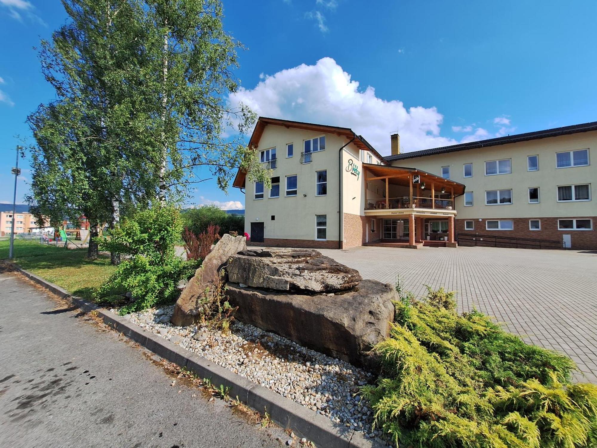 Agrohotel Tri Brezy Hrustin Exterior photo