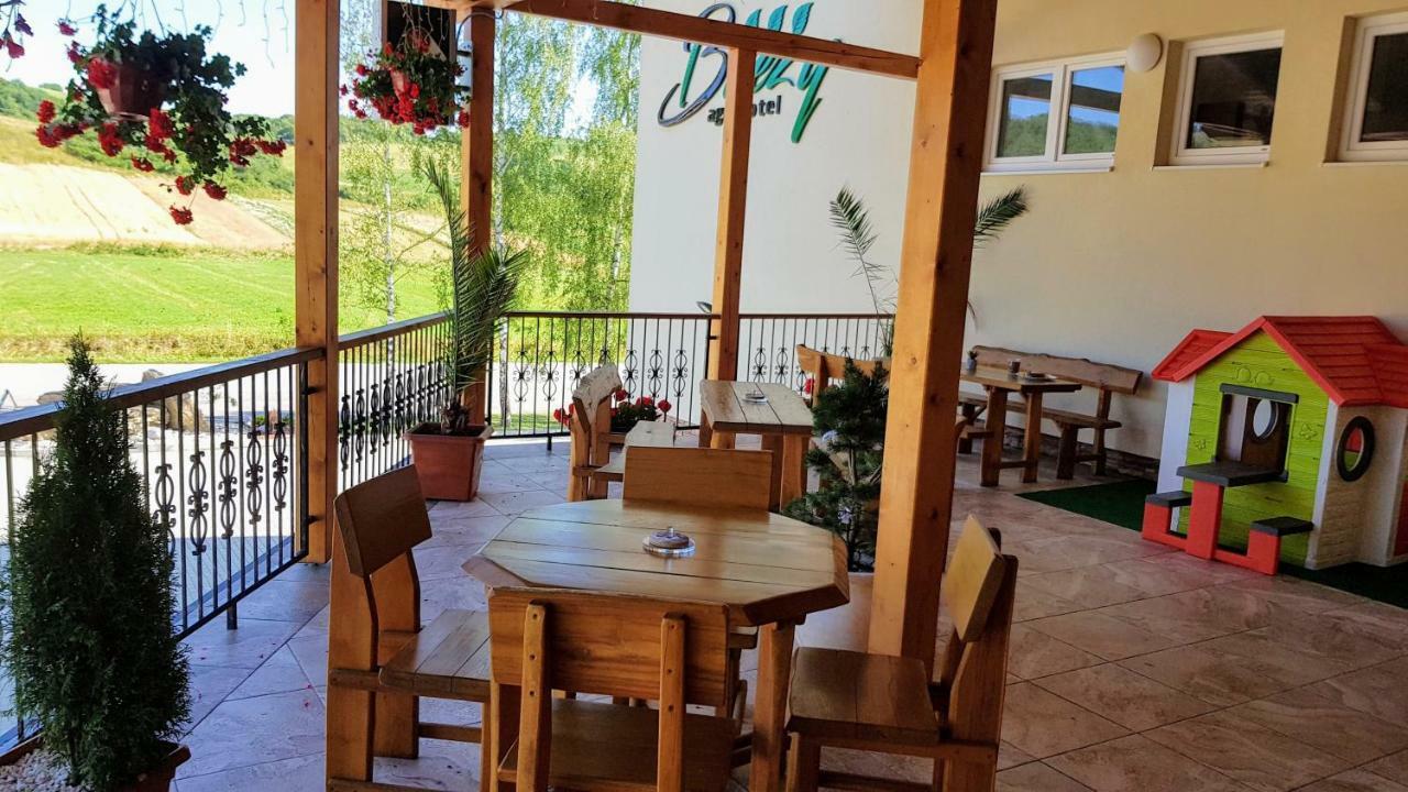 Agrohotel Tri Brezy Hrustin Exterior photo